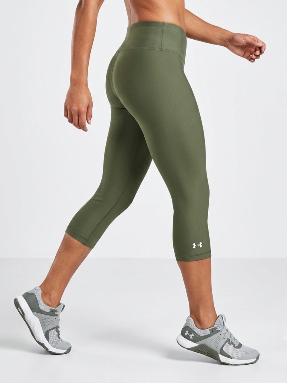 Under Armour Compression capri leggings ,  brand logo left leg olive green sz M